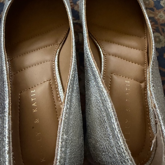 Like new Kelly & Katie Shimmering Silver Flats with Bow size 6. Perfect shoe! - Picture 9 of 9